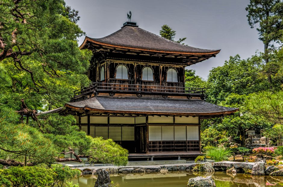 ホワイトブラックパゴダ寺院